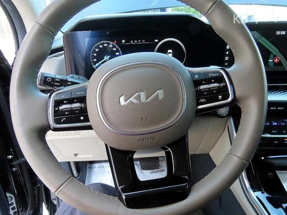 2023 - kia carnival