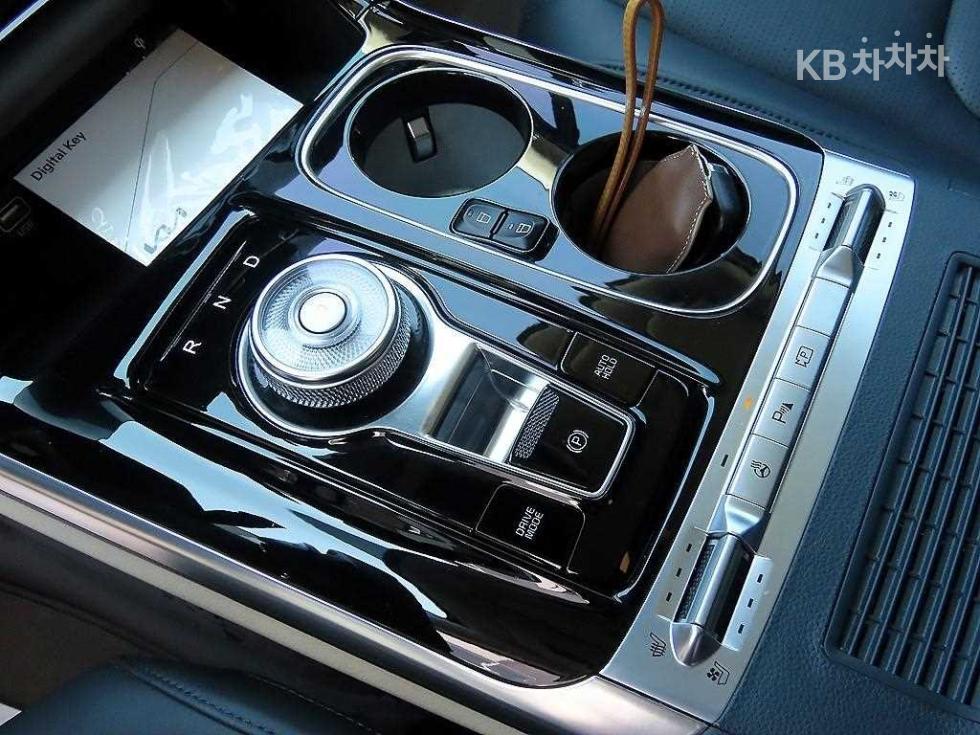 2023 - kia carnival