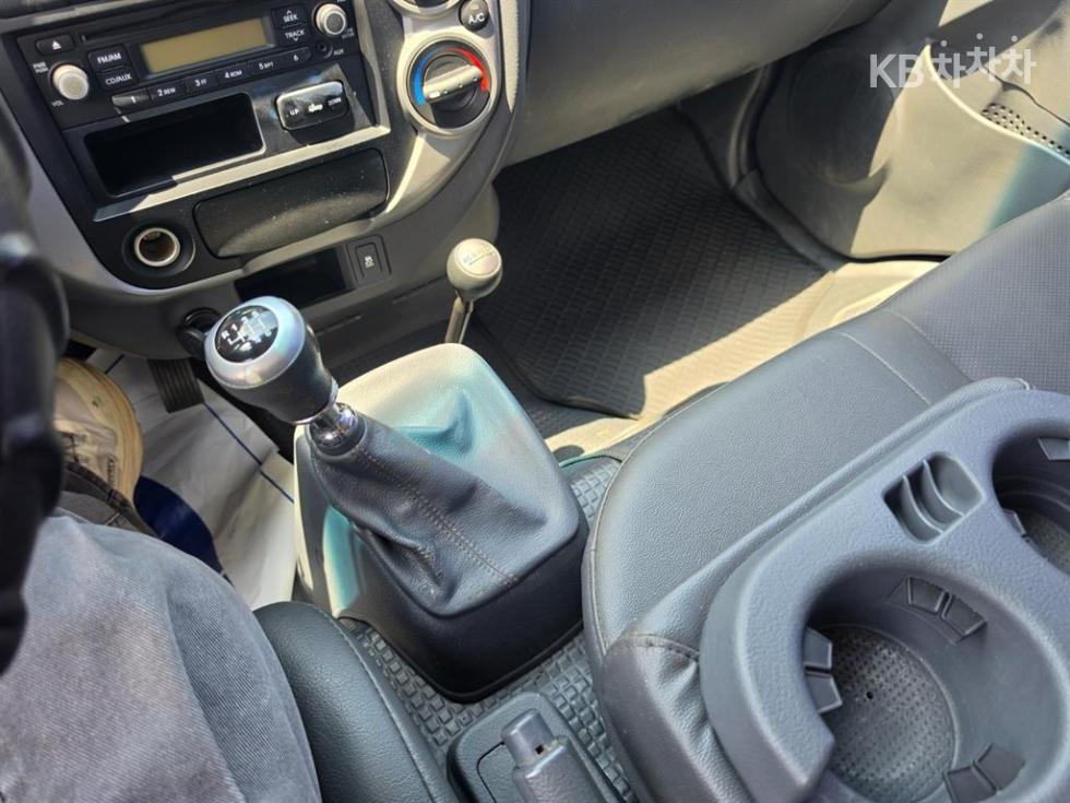 2016 - kia bongo iii