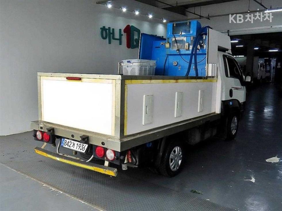 2023 Kia 3 photo