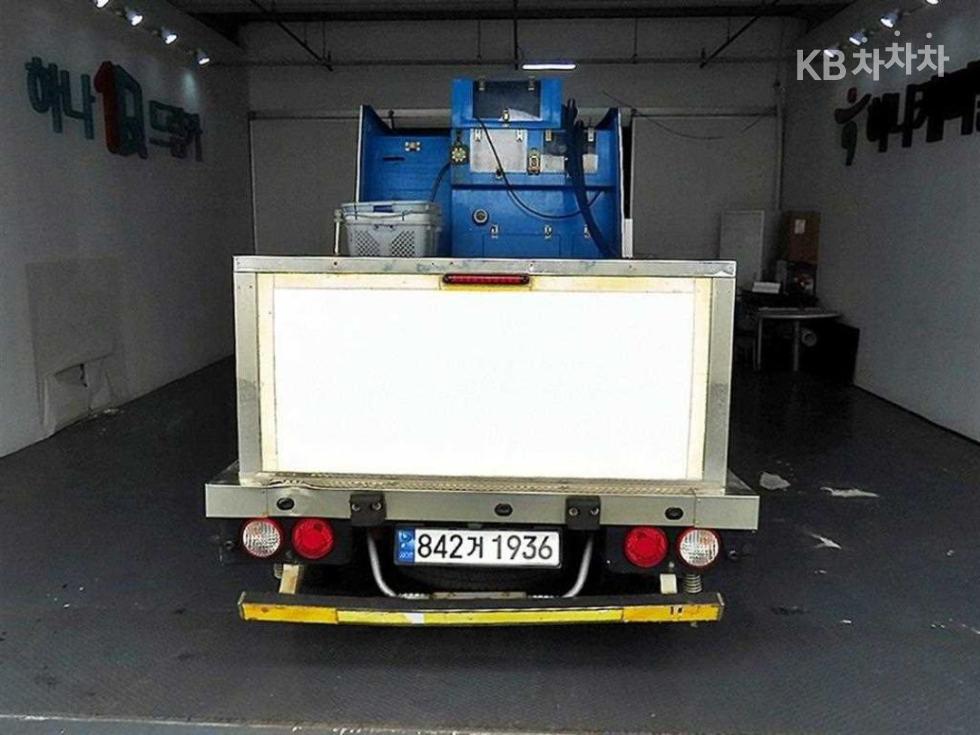 2023 Kia 3 photo