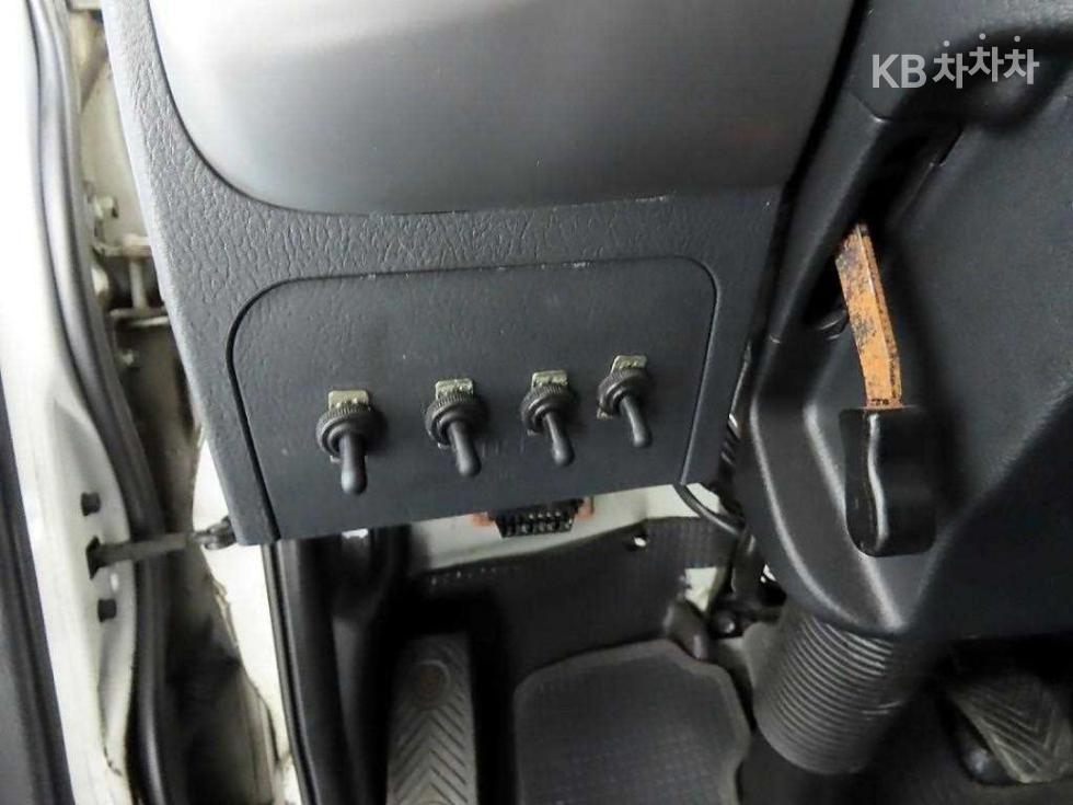 2023 Kia 3 photo
