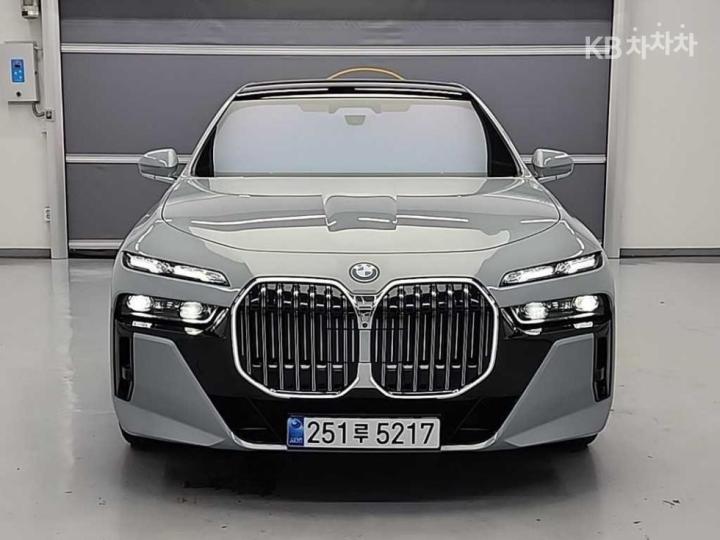 BMW 7er 750e xDrive — foto 1