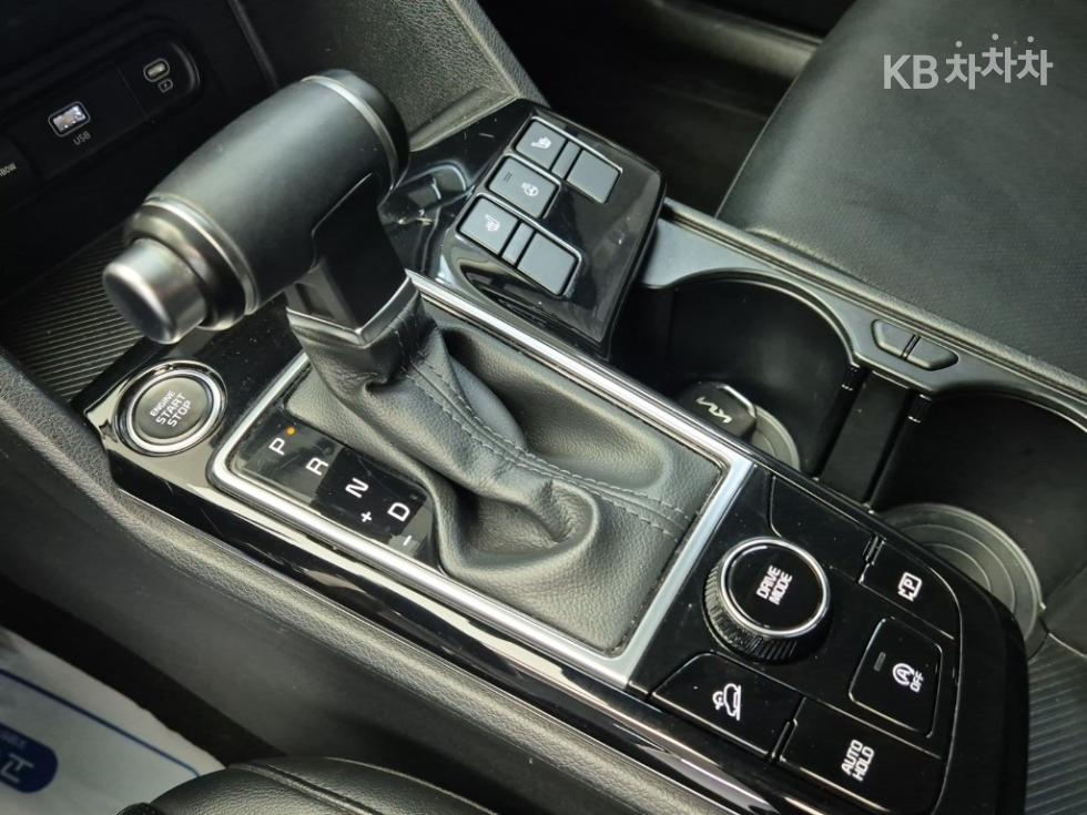 2022 - kia sportage
