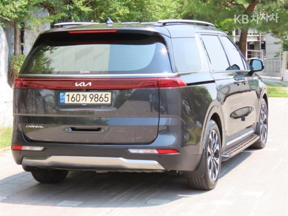 2023 - kia carnival