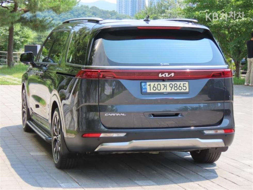 2023 - kia carnival
