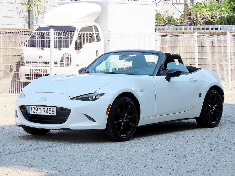 2022 - mazda mx-5