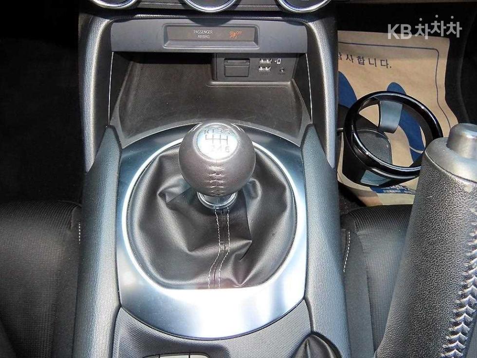 2022 - mazda mx-5