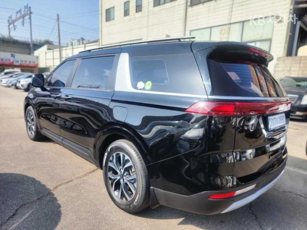 2023 - kia carnival