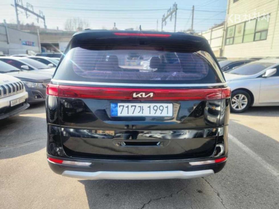 2023 - kia carnival
