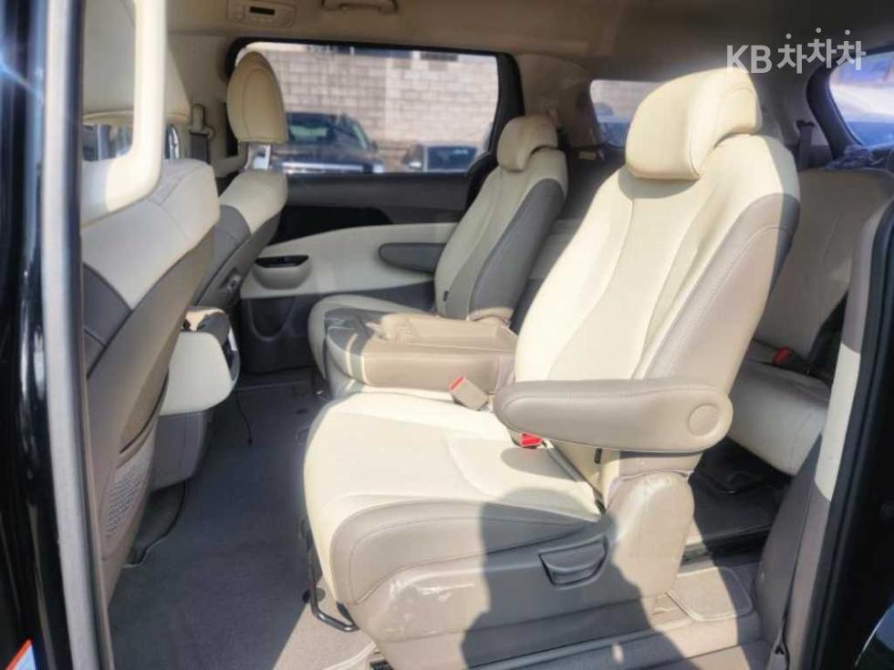 2023 - kia carnival