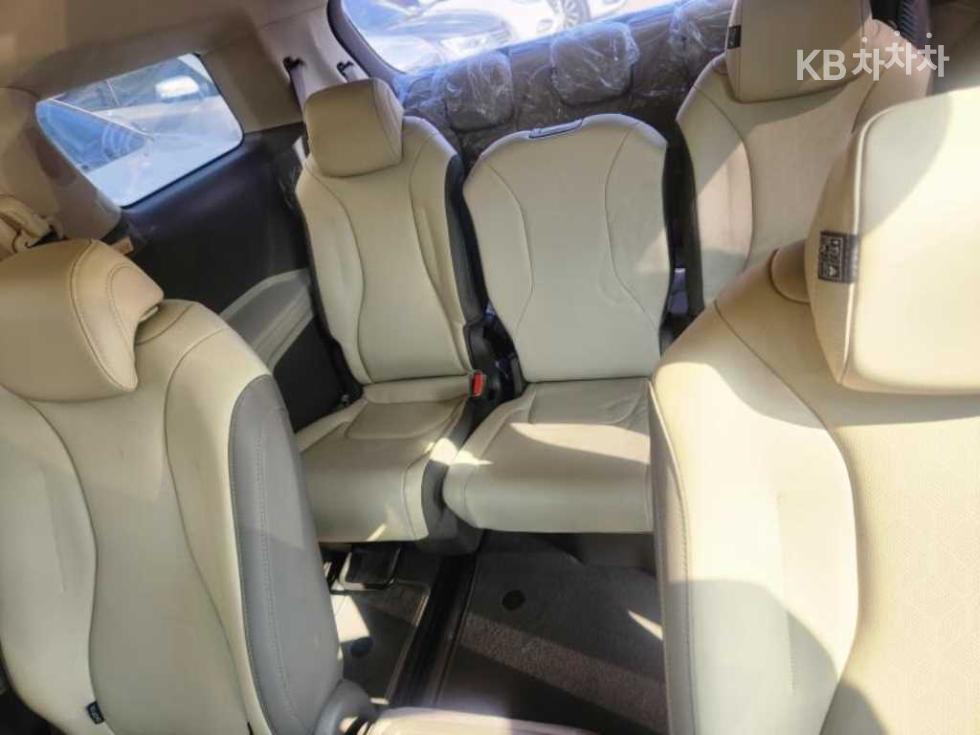 2023 - kia carnival