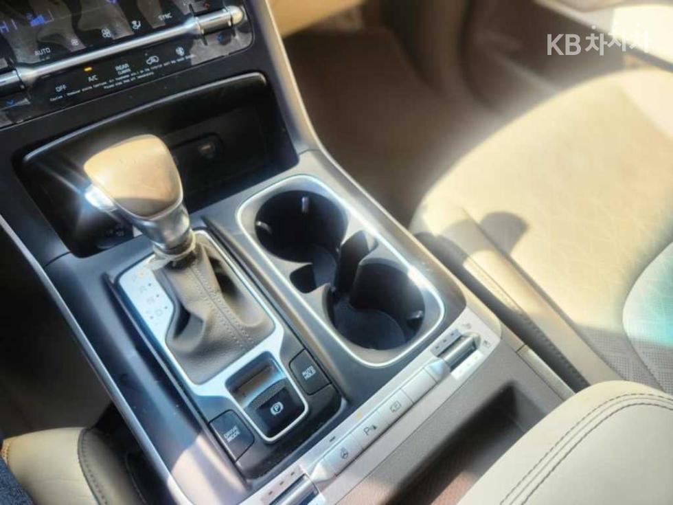 2023 - kia carnival
