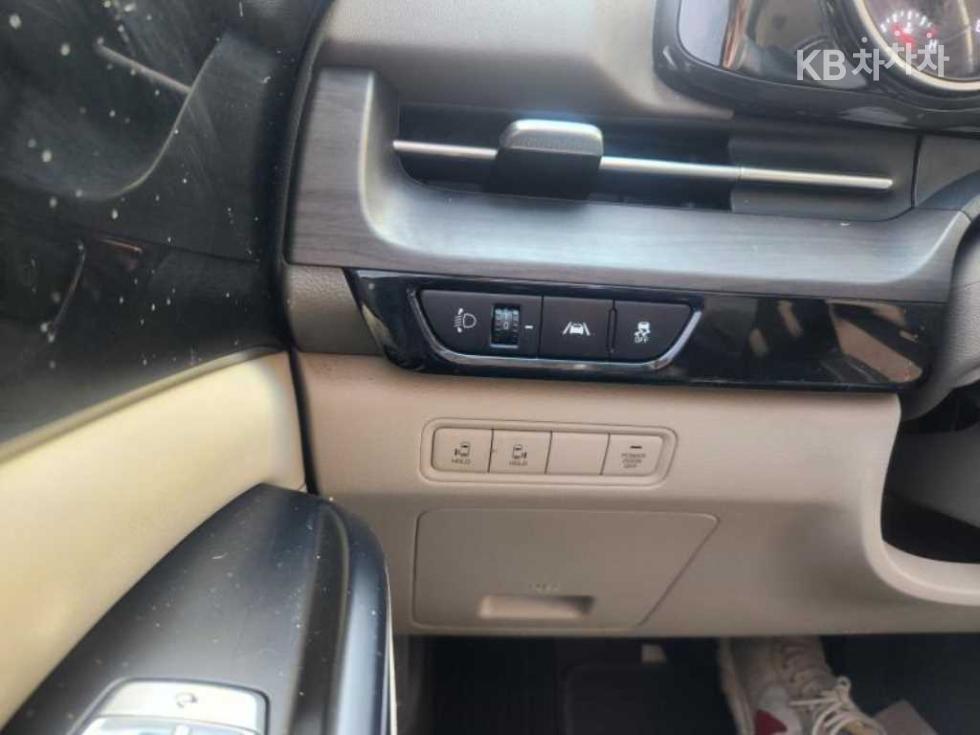 2023 - kia carnival
