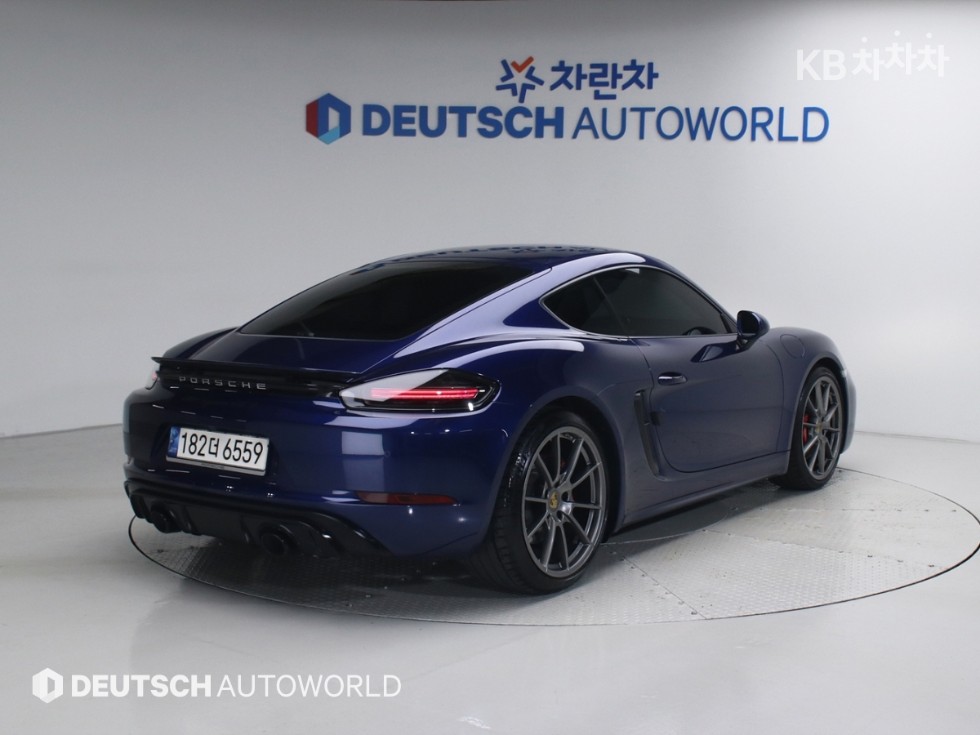 2021 - porsche cayman