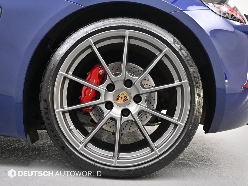2021 - porsche cayman