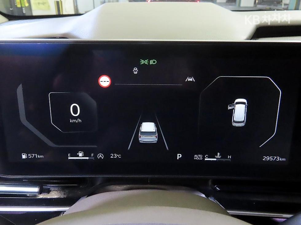 2025 Kia 4 photo