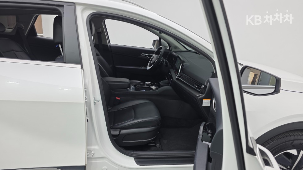 2023 - kia sportage