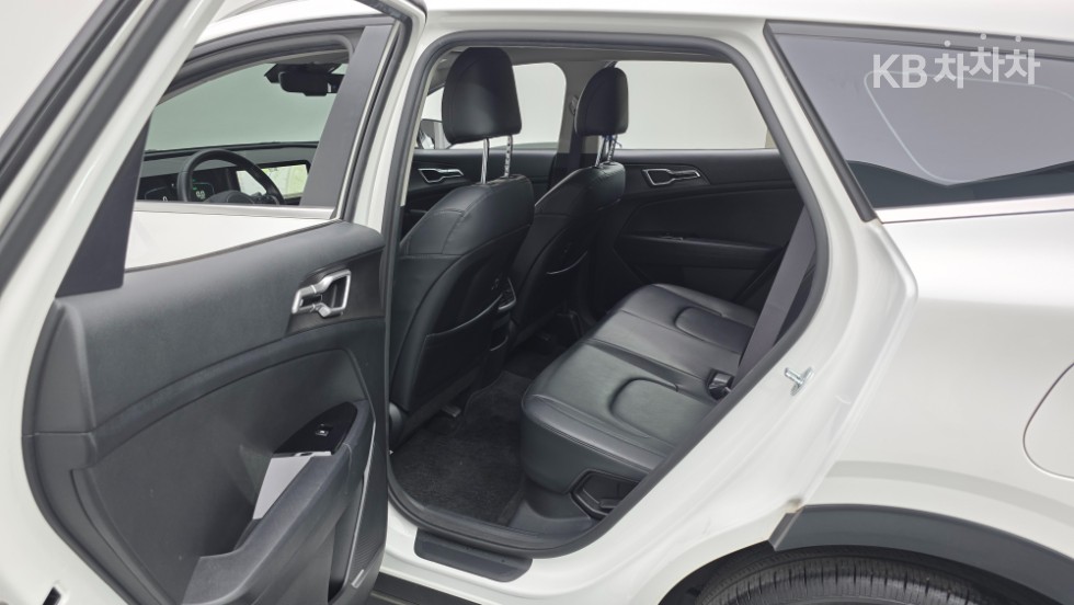 2023 - kia sportage