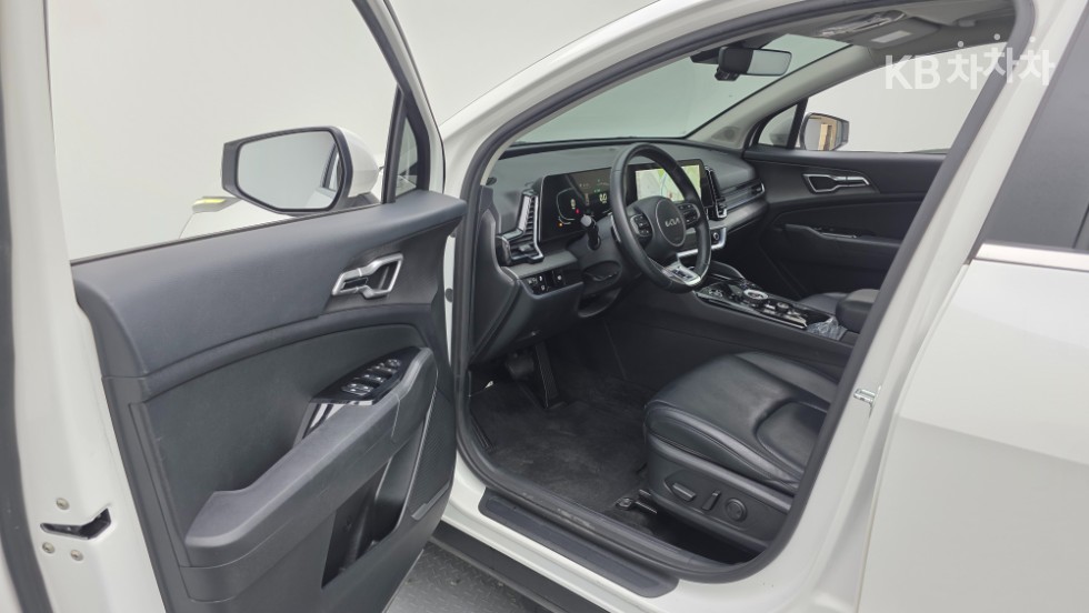 2023 - kia sportage