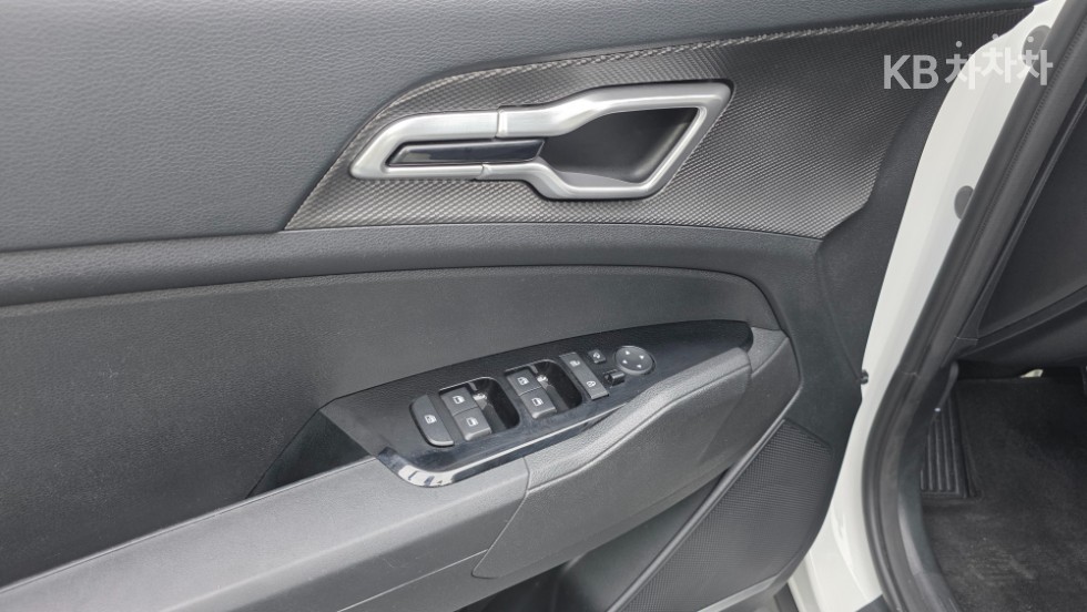 2023 - kia sportage