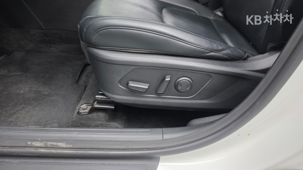 2023 - kia sportage