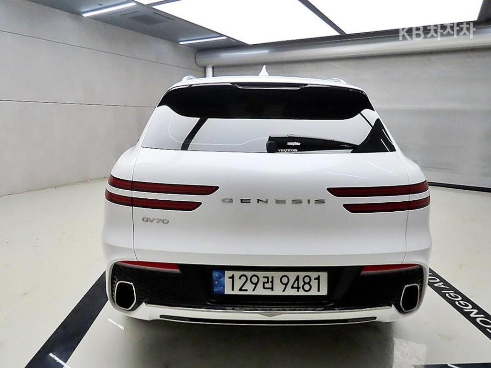 2023 Genesis GV70 photo