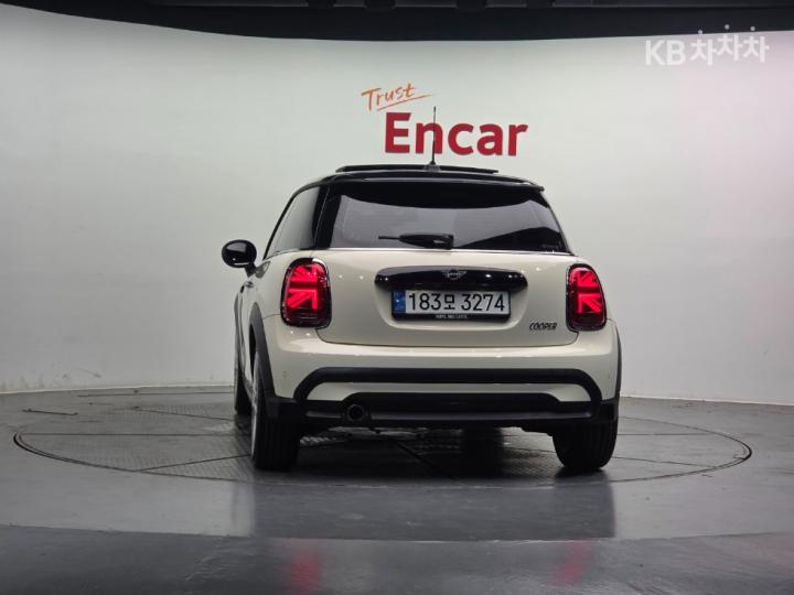Mini Cooper 3 Duo 1.5 Classic Plus Launch Pack — фото 3