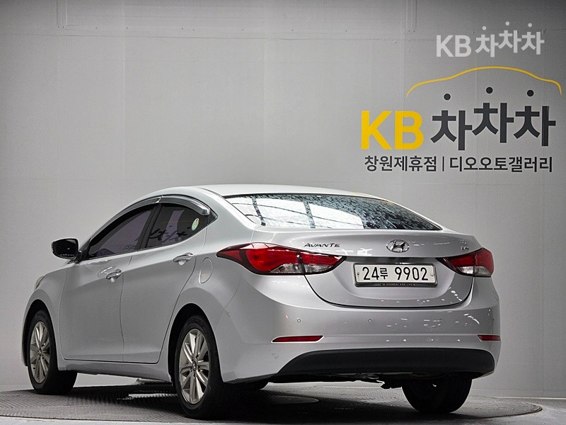 Hyundai Avante — miniaturë 4