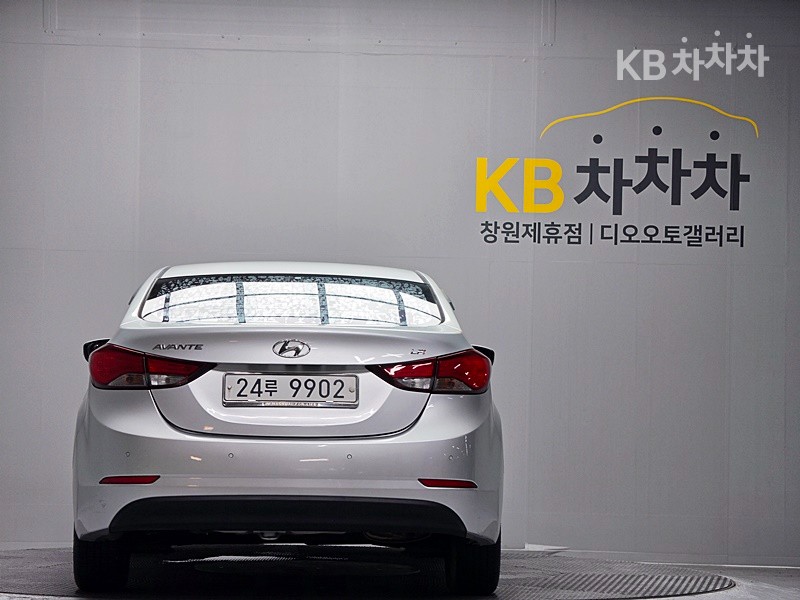 Hyundai Avante — miniaturë 5