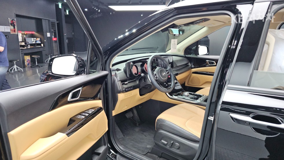 2021 - kia carnival