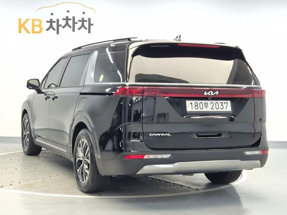 2023 - kia carnival