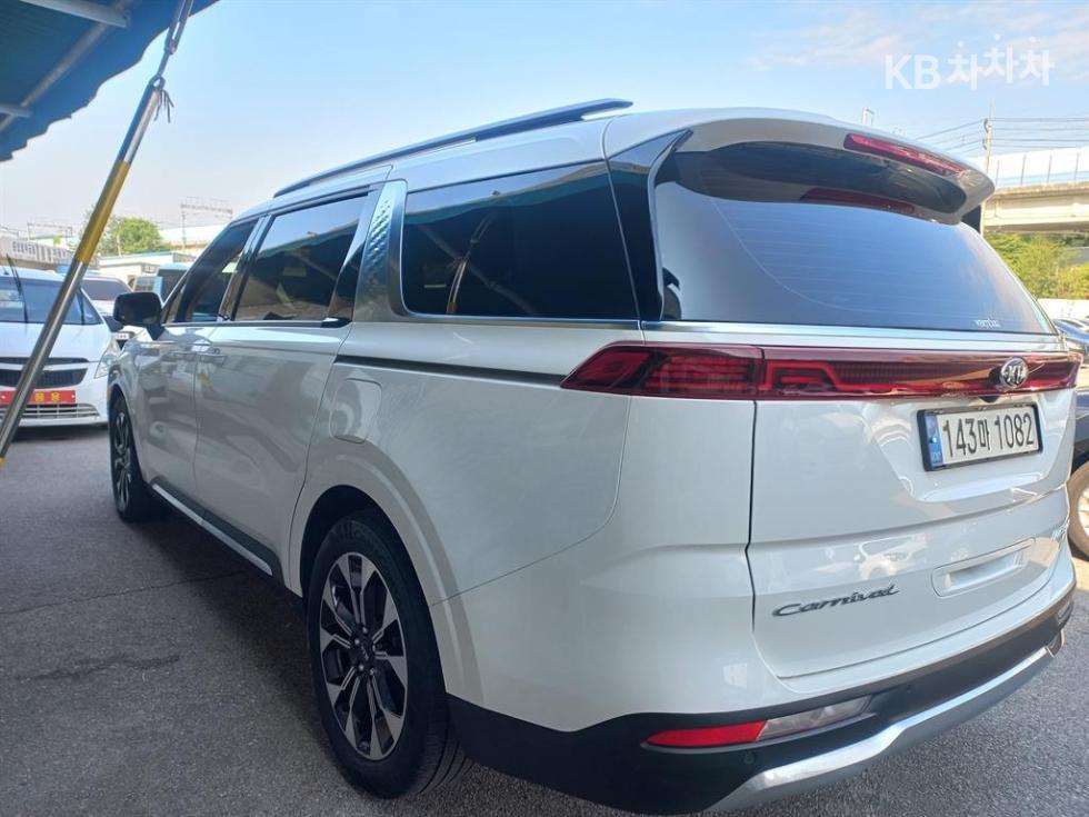 2021 - kia carnival