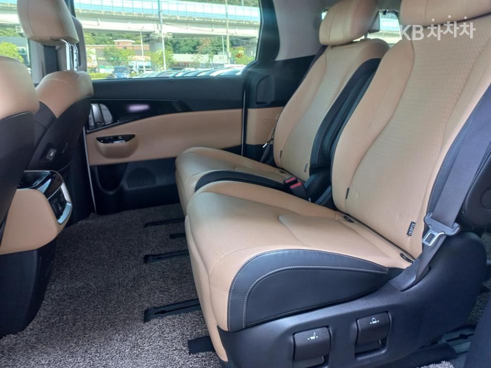 2021 - kia carnival