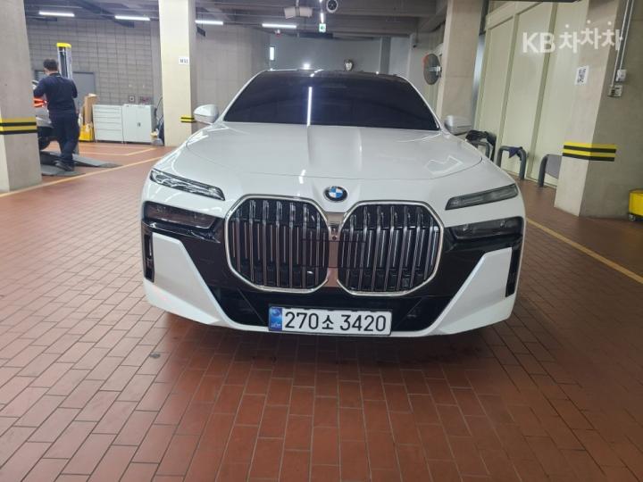 BMW 7er 740i xDrive — foto 1