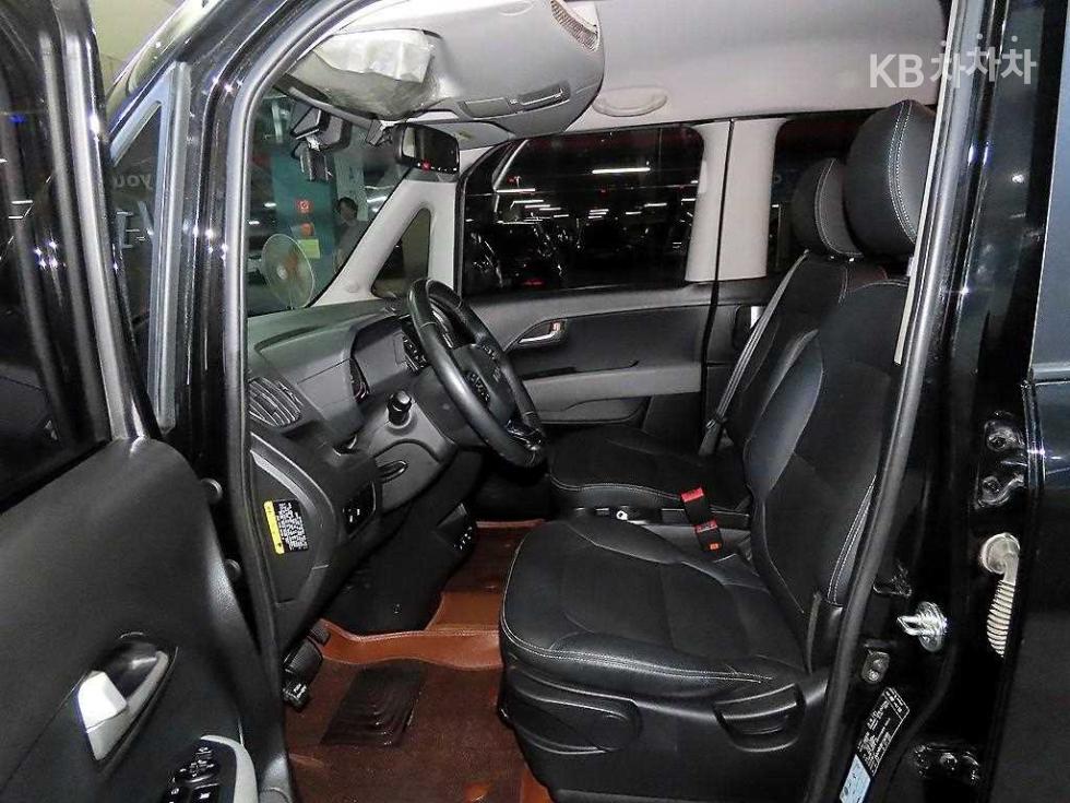 2023 - kia kia