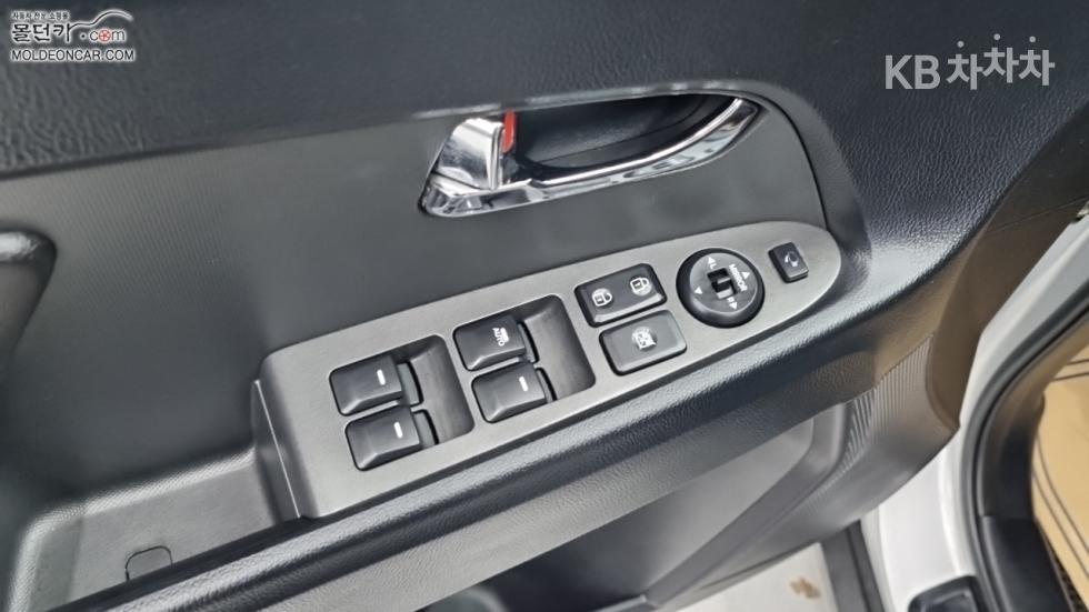 2012 - kia sportage