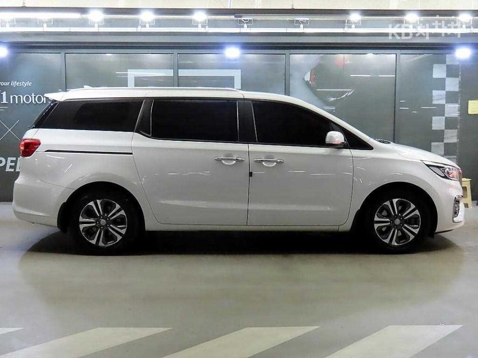 2020 - kia carnival