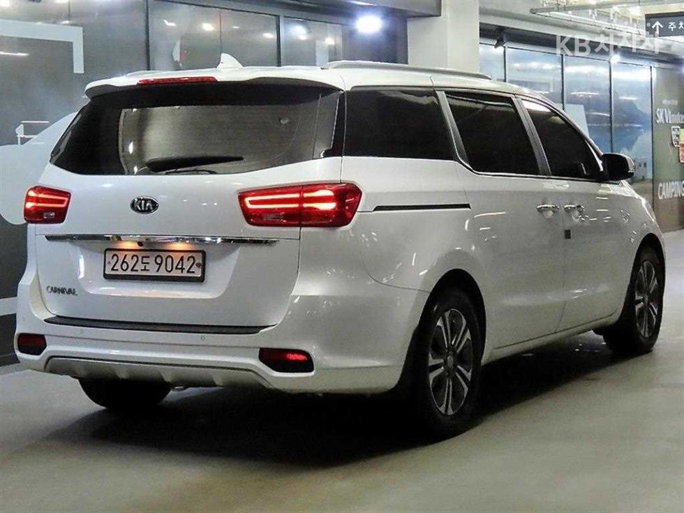 2020 - kia carnival
