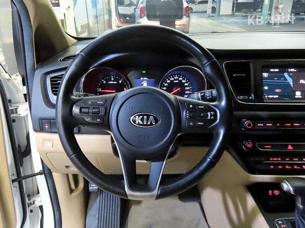 2020 - kia carnival