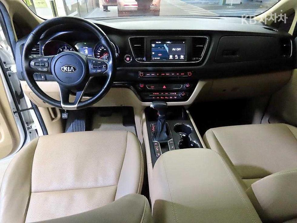 2020 - kia carnival