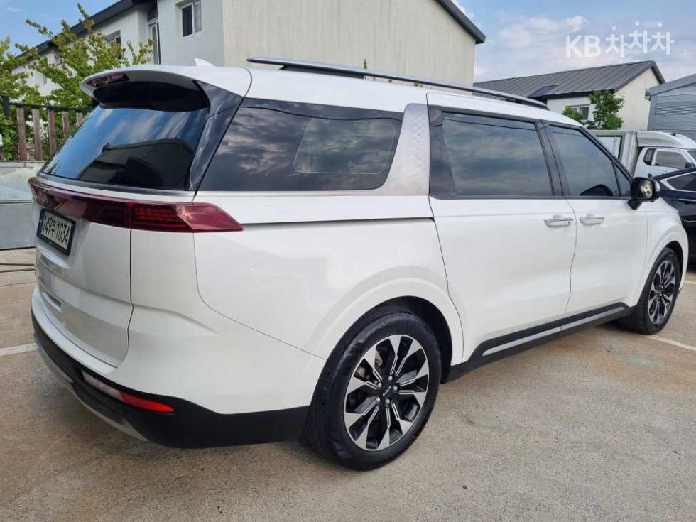 2022 - kia carnival