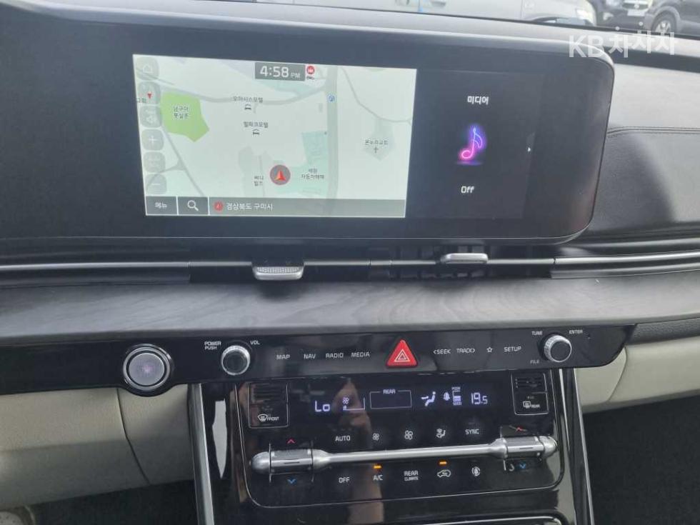 2022 - kia carnival