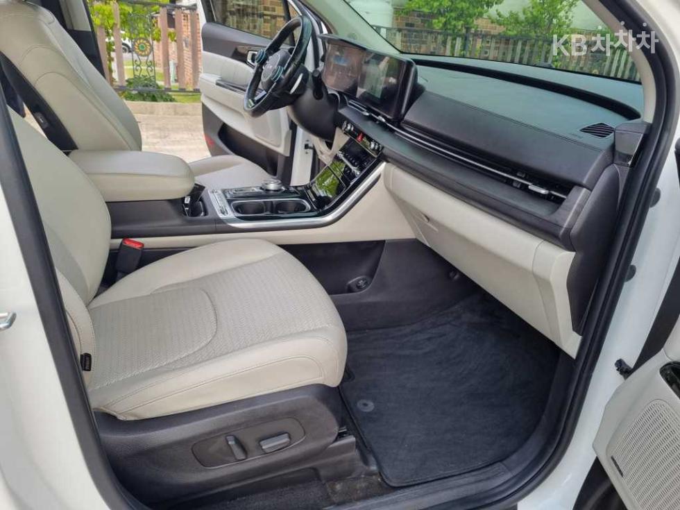 2022 - kia carnival