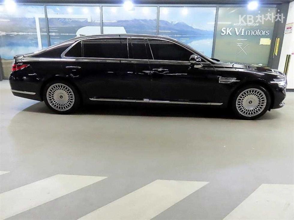 2021 Genesis G90 photo