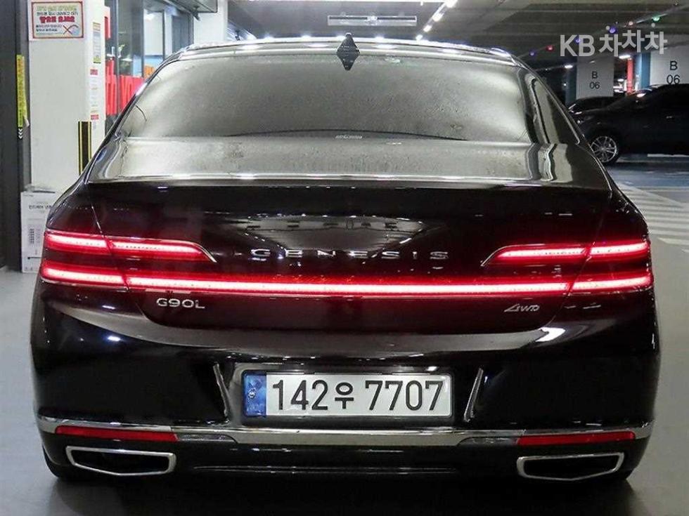 2021 Genesis G90 photo