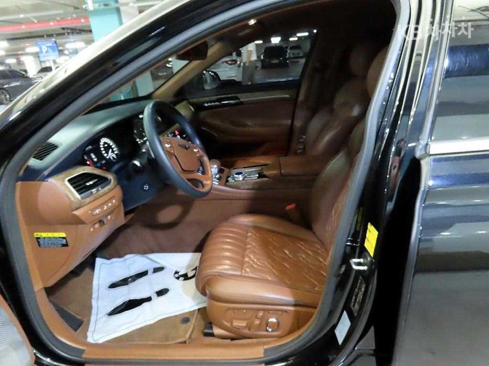 2021 Genesis G90 photo