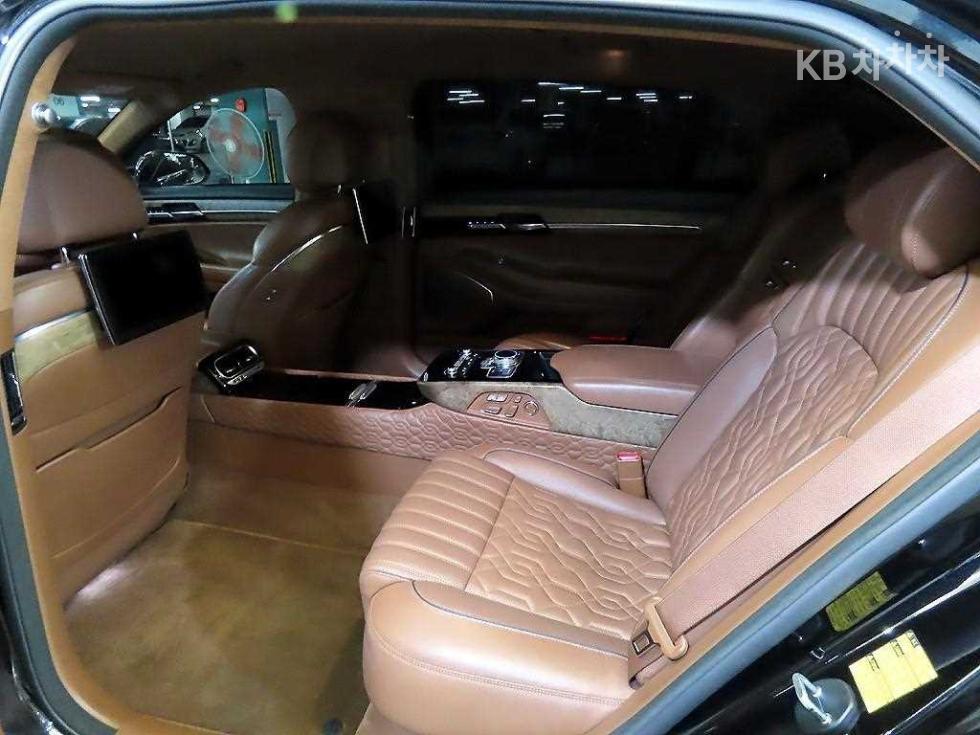 2021 Genesis G90 photo
