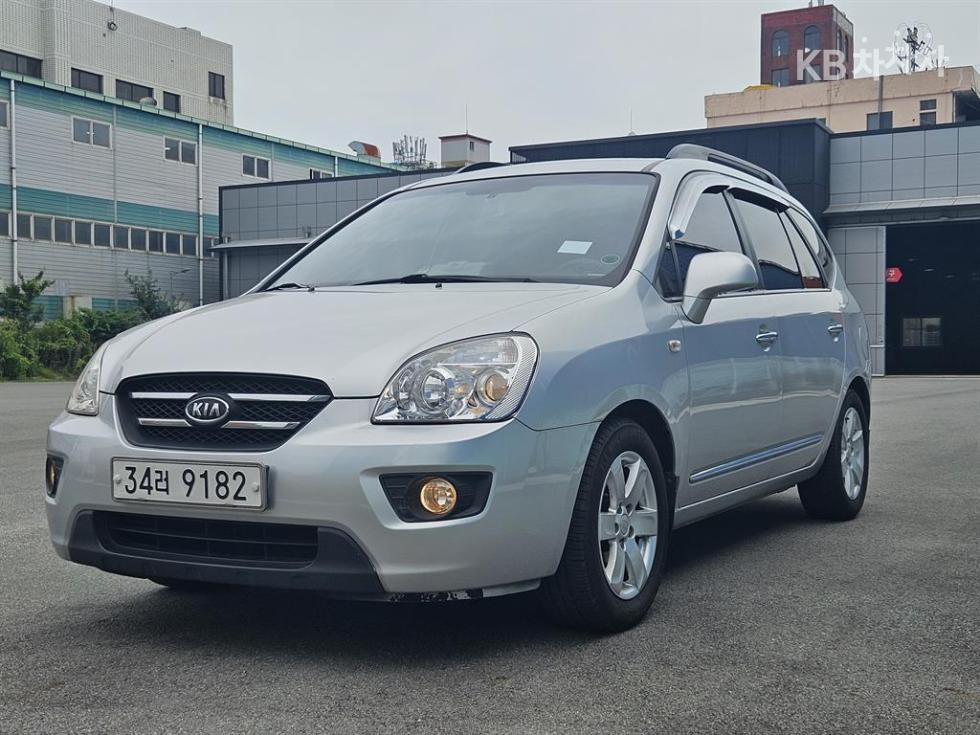 Kia Carens — miniaturë 2