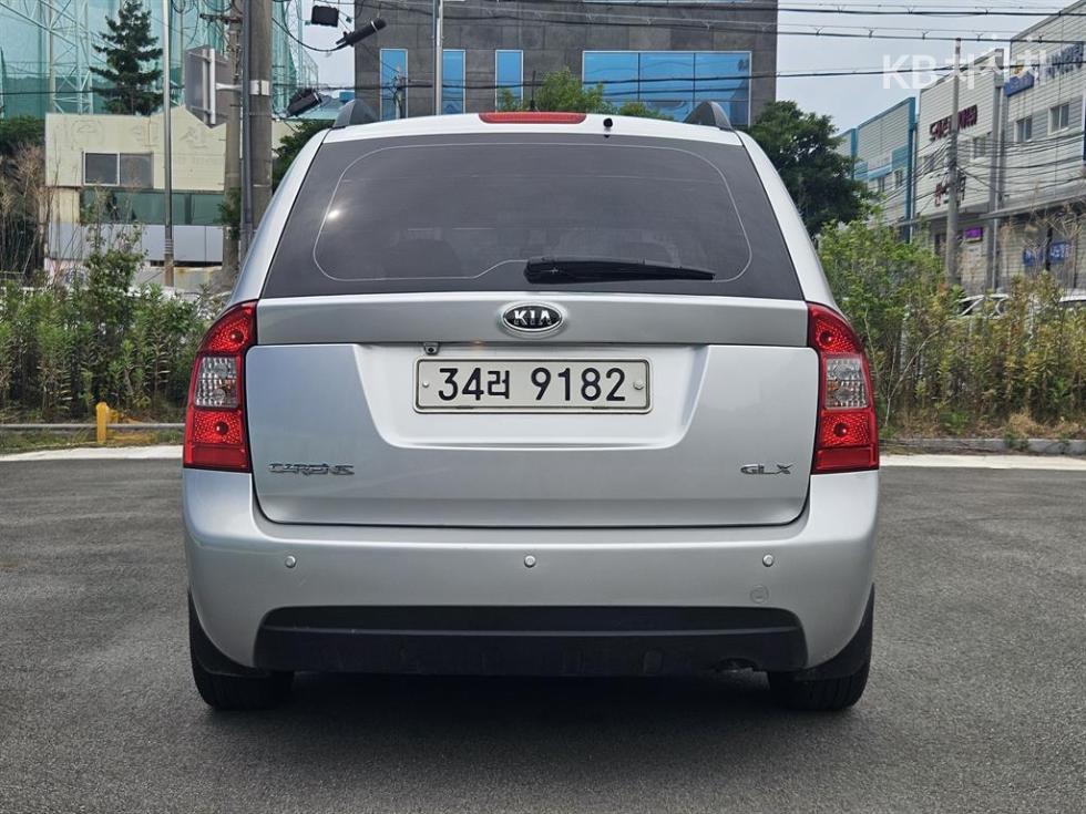 Kia Carens — miniaturë 4